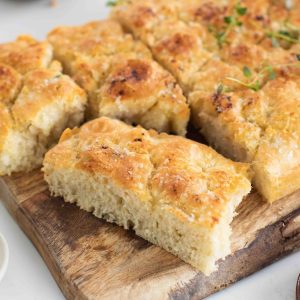 Focaccia de parmesano y chilli flakes